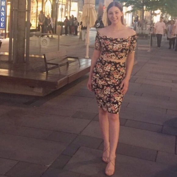 Meet your Posher, Laina - Picture 3 of 6